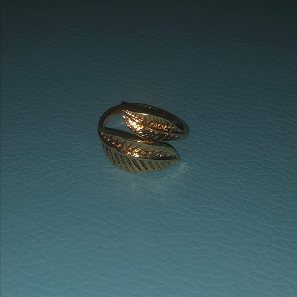 Beautiful Double Leaf Ring // Size 6